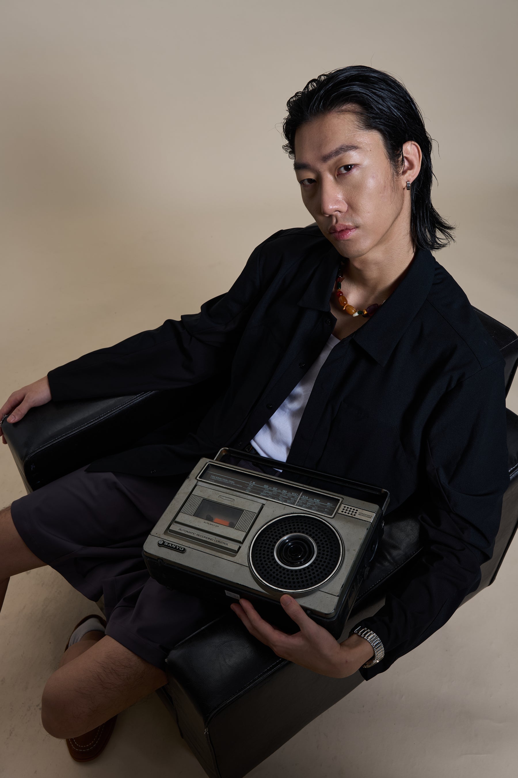 ARVOpm 黑色剪裁造型棚拍|Black tailored studio look