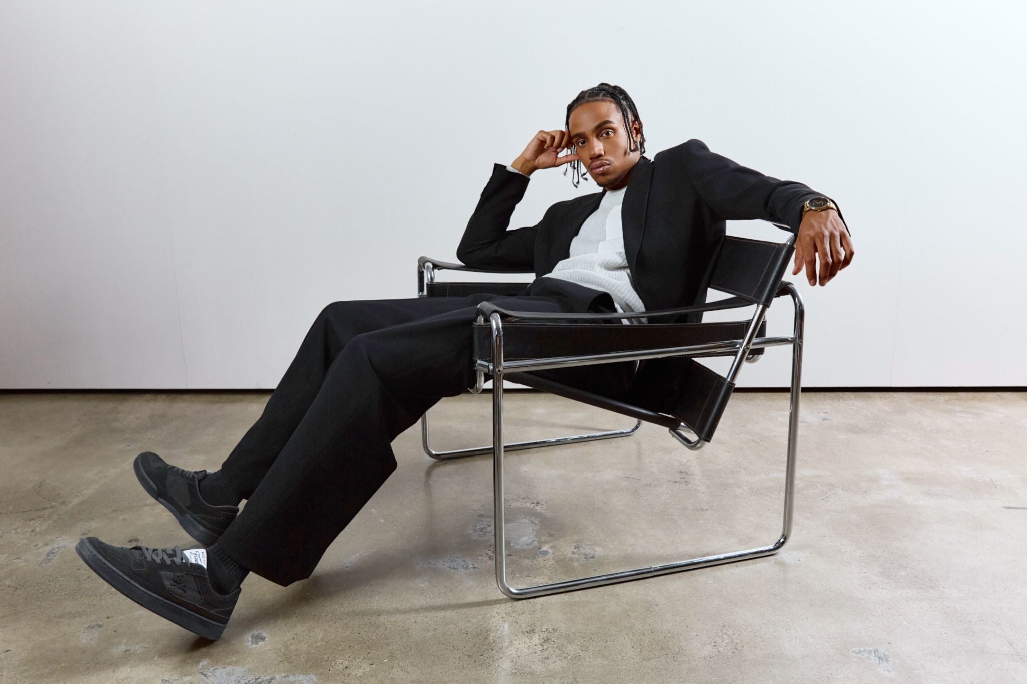 Haftom seated in an ARVOpm Melbourne studio editorial｜墨爾本攝影棚坐姿主視覺