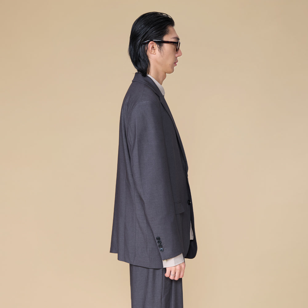 ARVOpm 寬版落肩深灰色西裝外套｜模特穿搭圖 3