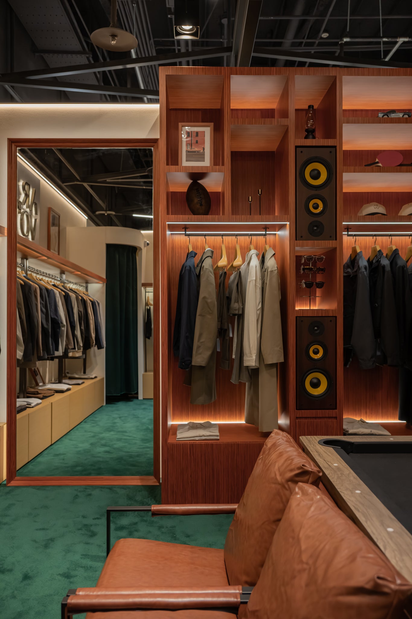 Custom sound system and clothing display inside the ARVOpm Songyan store